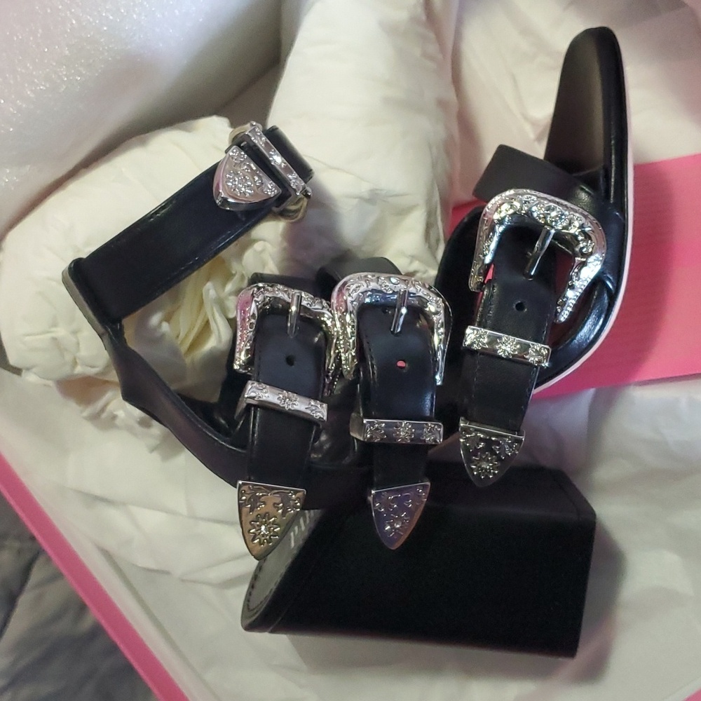 Sz 35 NIB $720 Paris Texas heels